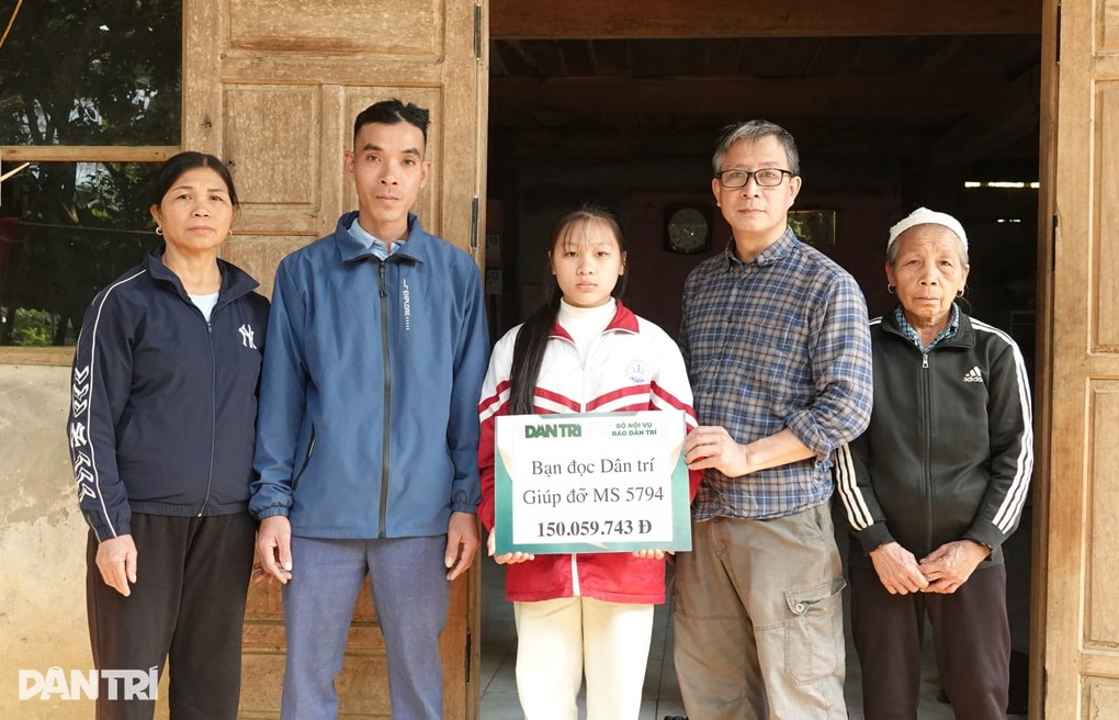 Bà lão nuôi chồng tâm thần và 2 cháu mồ côi được hỗ trợ hơn 200 triệu đồng - 1
