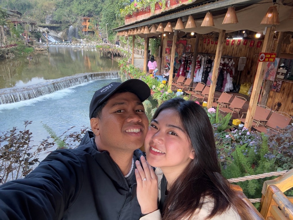 Chàng trai quỳ gối cầu hôn trên cầu treo xuyên mây ở Việt Nam gây sốt - 4