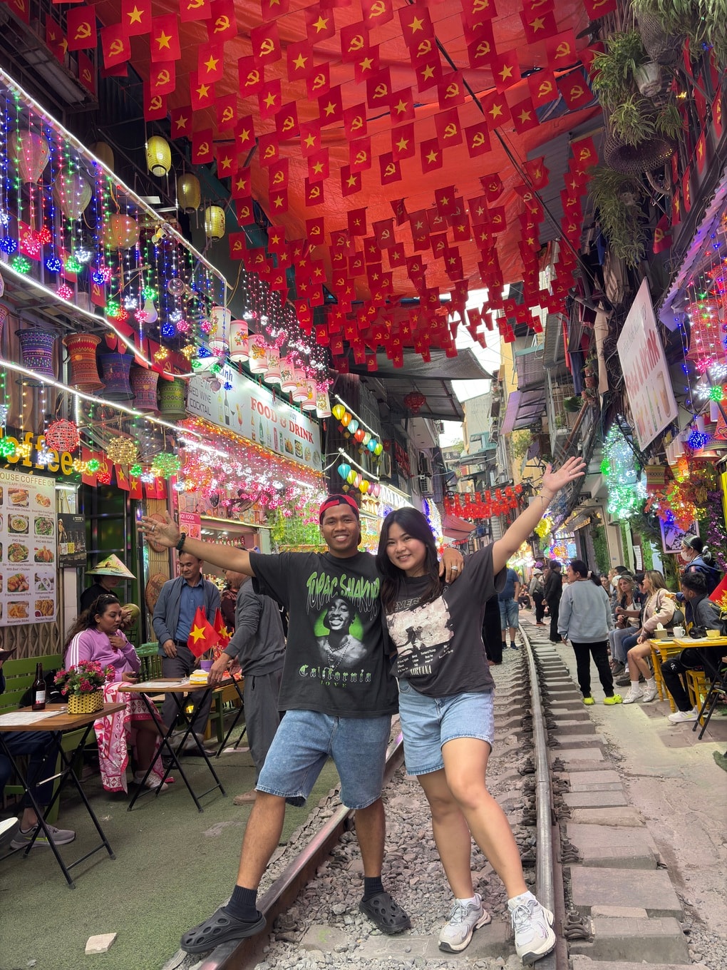 Chàng trai quỳ gối cầu hôn trên cầu treo xuyên mây ở Việt Nam gây sốt - 2