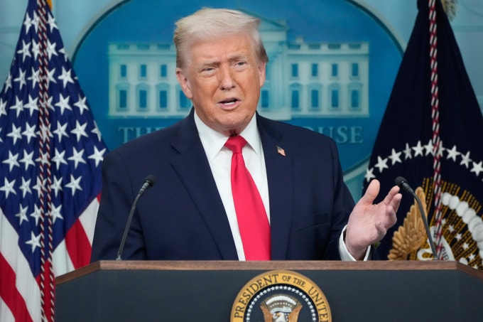 Tổng thống Donald Trump phát biểu tại Nhà Trắng ngày 20/1. Ảnh: AP