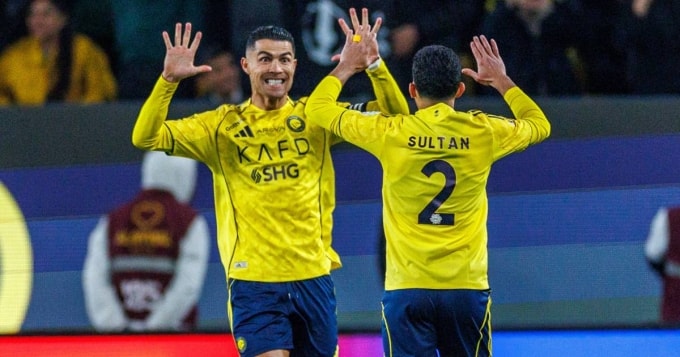 Ronaldo và đồng đội mừng bàn phản lưới trong trận Al Nassr 1-0 Al Taawoun ở vòng 17 Saudi Pro League tối 26/1. Ảnh: Al Nassr