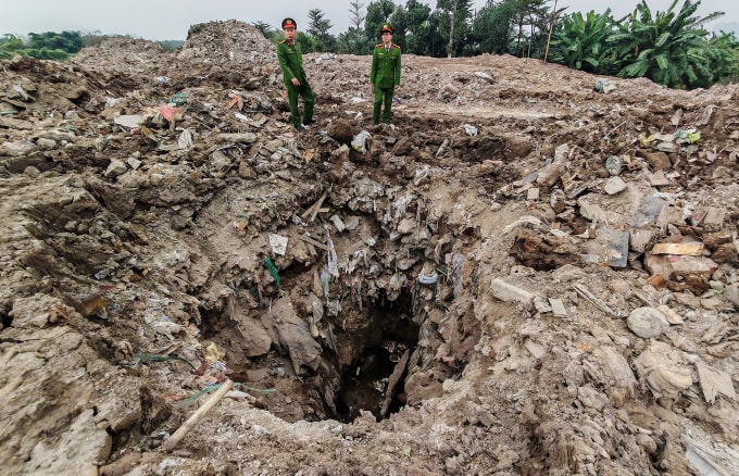 Hiện trường nơi đổ thải. Ảnh: Linh Đan