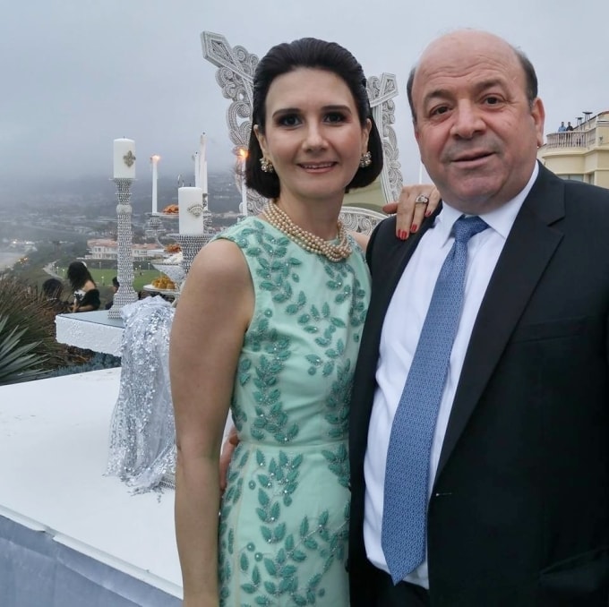 Aryan Papoli (trái) và chồng Gordon Abas Goodarzi. Ảnh: Facebook