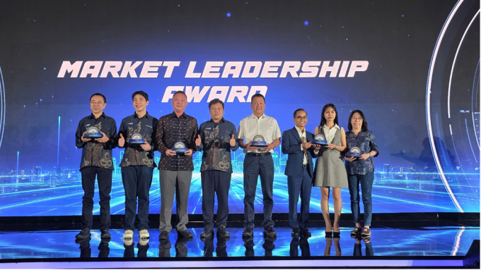 Trong khuôn khổ lễ khai trương, tập đoàn Sailun cũng tôn vinh các nhà phân phối có đóng góp doanh số lớn nhất khu vực.