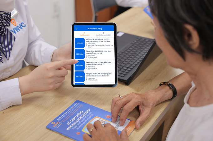 Ví sức khỏe vàng cho phép người dân cập nhật ưu đãi kịp thời, tiết kiệm nhiều chi phí. Ảnh: Nhân Lê