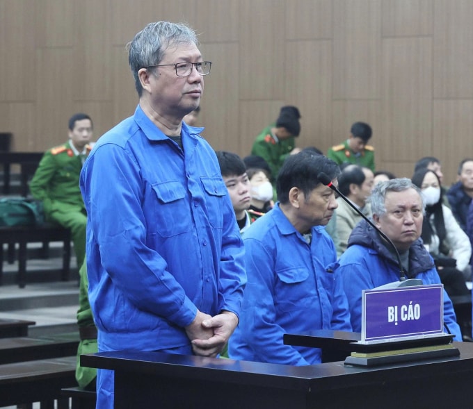 Bị cáo Dư Ngọc Long, Giám đốc Ban quản lý Dự án VICEM. Ảnh: Danh Lam