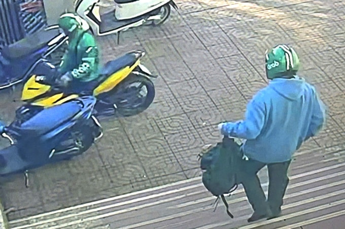 Hai nghi phạm cướp Ngân hàng Vietcombank - Phòng giao dịch Trà Bá hôm 19/1. Ảnh: Ngọc Oanh