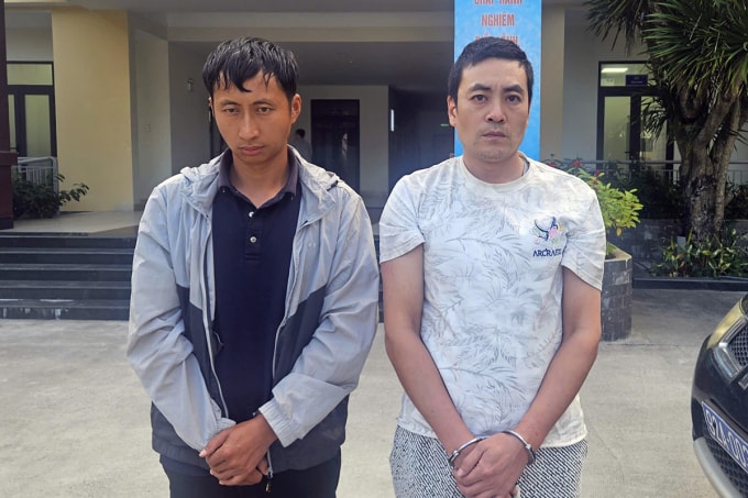 Ling Zingfeng và Yang Jun Yun khi bị bắt. Ảnh: Công an cung cấp