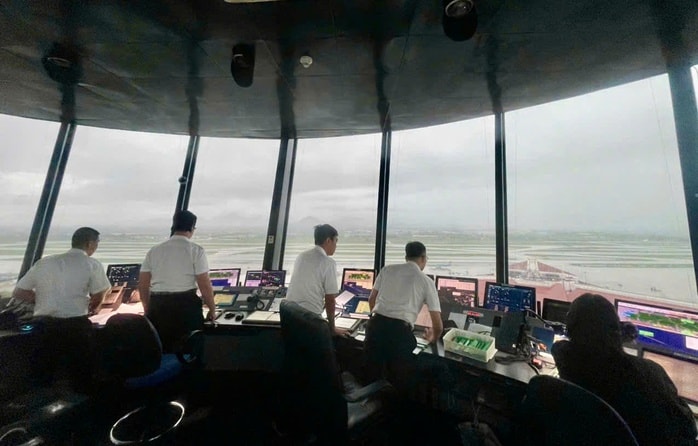 Nội Bài tê liệt tạm thời vì sương mù, nhiều chuyến bay phải bay vòng, hoãn cất cánh, chuyển hướng - Ảnh 2.