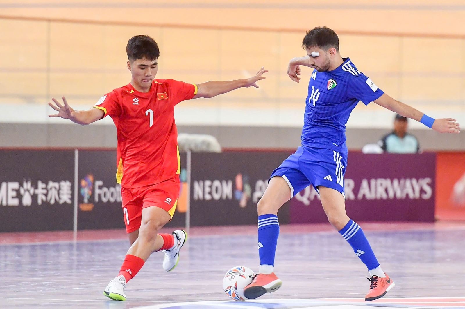 VCK Futsal châu Á 2026: Rượt đuổi mãn nhãn, Việt Nam hạ Kuwait 5-4 ngày ra quân- Ảnh 1. VCK Futsal châu Á 2026: Rượt đuổi mãn nhãn, Việt Nam hạ Kuwait 5-4 ngày ra quân- Ảnh 1.