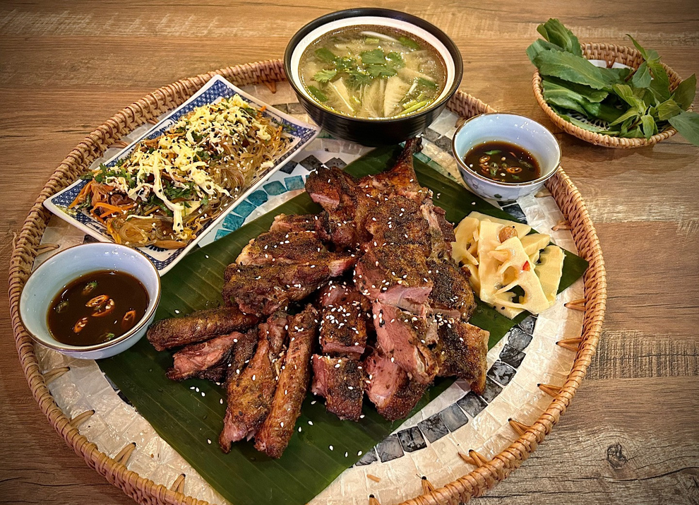 Cặp đôi mang bún chả Hà Nội, vịt nướng Vân Đình mở nhà hàng ở Mỹ - 2