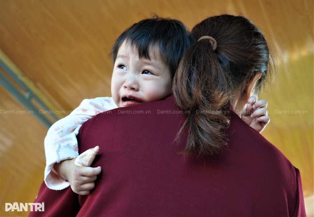 Người cha cụt chân bị đột quỵ, 4 con thơ ngơ ngác, vợ nghèo cầu cứu - 4