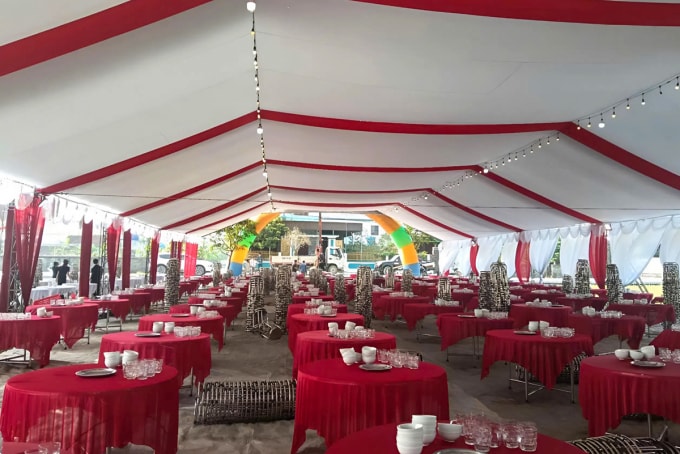 Mâm cỗ đã được bày biện để chuẩn bị cho bữa tiệc chiều 28/1. Ảnh: Hùng Lê