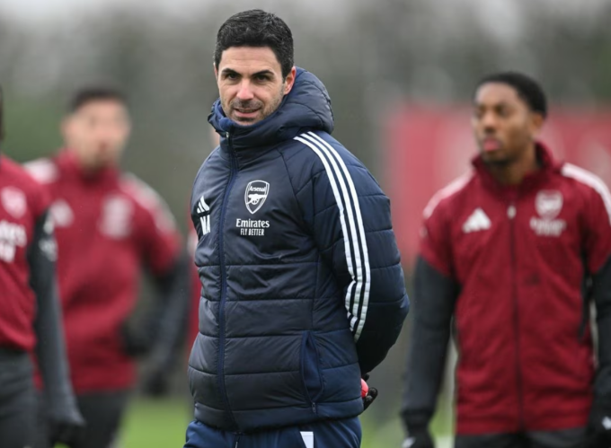 HLV Mikel Arteta trong buổi tập của Arsenal ngày 27/1. Ảnh: Arsenal FC