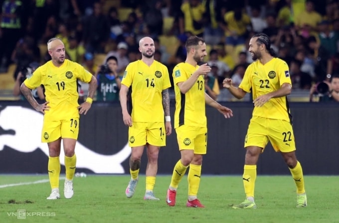 Rodrigo Holgado (số 19), Joao Figueireido (14) and Hector Hevel (13) mừng bàn trong trận thắng Việt Nam 4-0 ở lượt đi vòng loại cuối Asian Cup 2027. Ảnh: Hai Tư