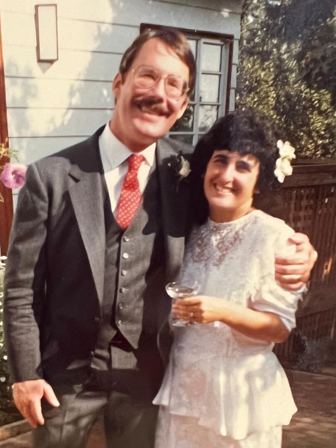 Ông OReilley và bà Feldman trong lần kết hôn đầu tiên tại nhà riêng năm 1987. Ảnh: Bà Feldman