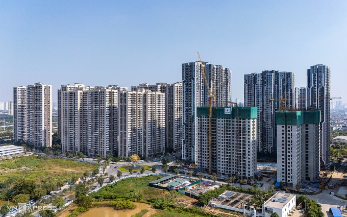 Một dãy chung cư ở phía tây Hà Nội. Ảnh: Giang Huy