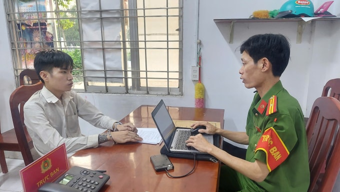 Nguyễn Chí Thiện tại trụ sở công an. Ảnh: Phước Thanh