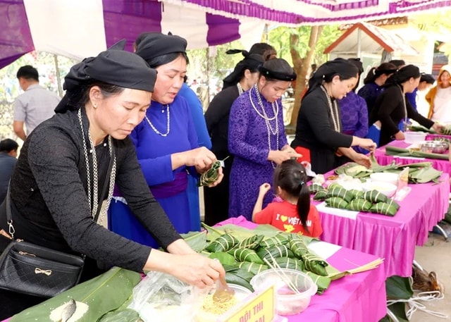 Đặc sản độc đáo: Bánh chưng nhân cá chép - nghe tưởng đùa nhưng thật sự tồn tại- Ảnh 1.