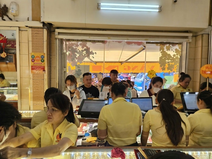 Giá vàng, bạc "nóng bỏng tay" - Ảnh 1. Giá vàng, bạc "nóng bỏng tay" - Ảnh 1.