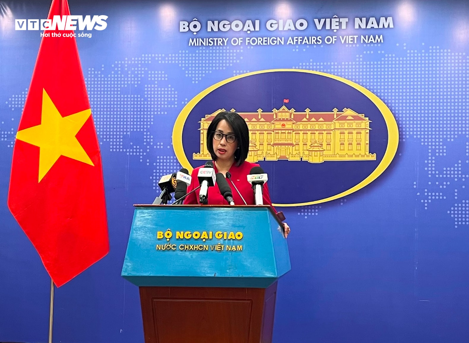Người phát ngôn Phạm Thu Hằng.