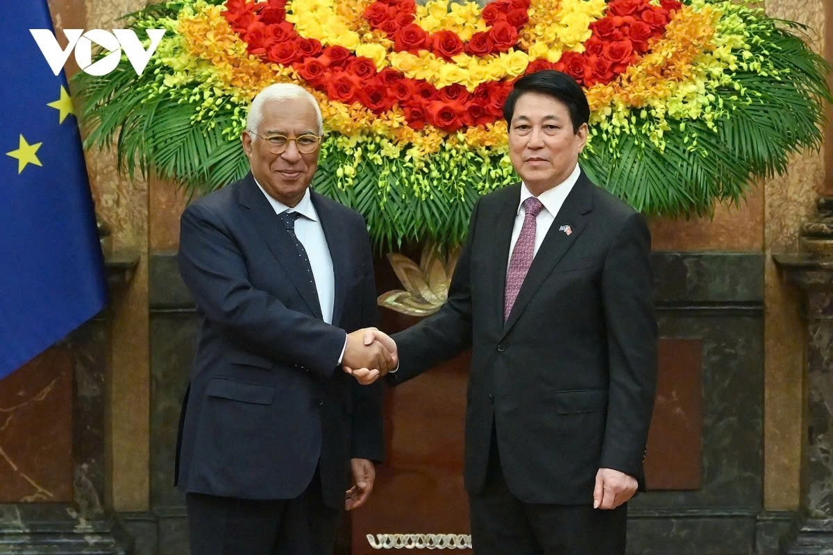 Chủ tịch nước Lương Cường và Chủ tịch Hội đồng châu Âu António Costa.