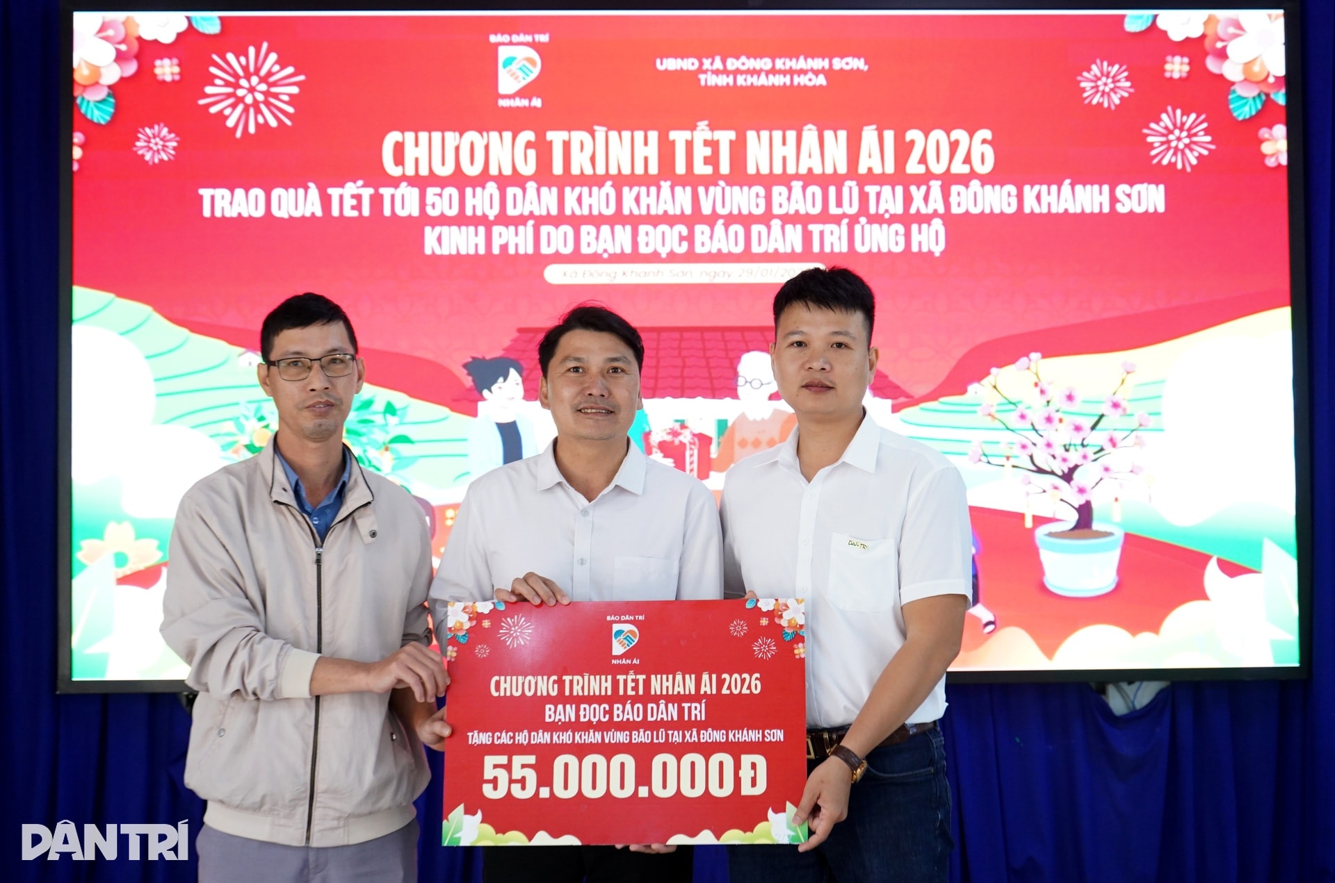 Được tặng 1 triệu đồng sắm Tết, người dân mừng lắm! - 1