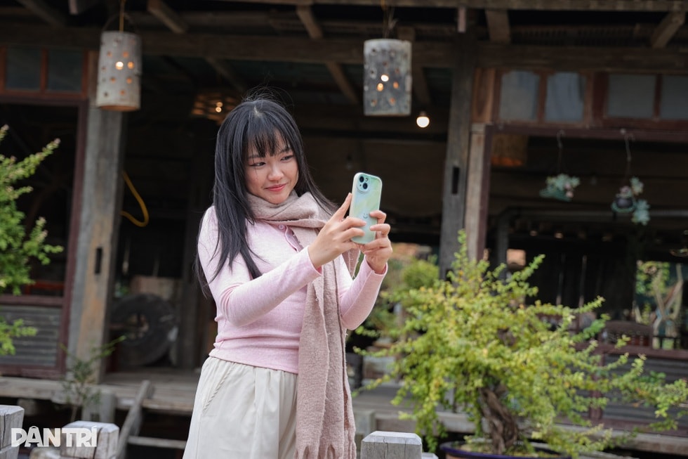 Lạng Sơn: Ông chủ mở quán cà phê bảo tồn văn hóa, bật mí cách chọn đào đẹp - 3