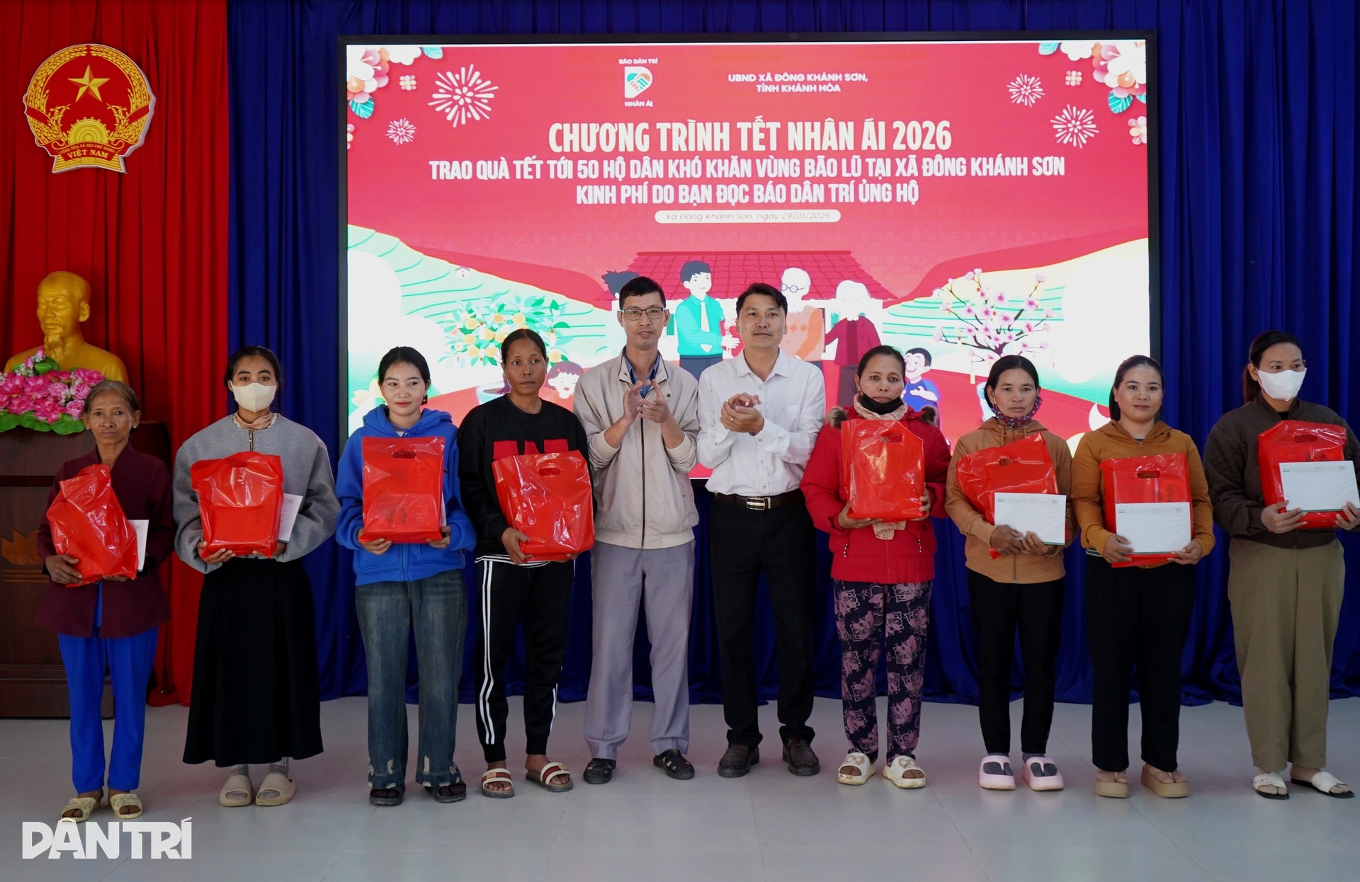 Được tặng 1 triệu đồng sắm Tết, người dân mừng lắm! - 4