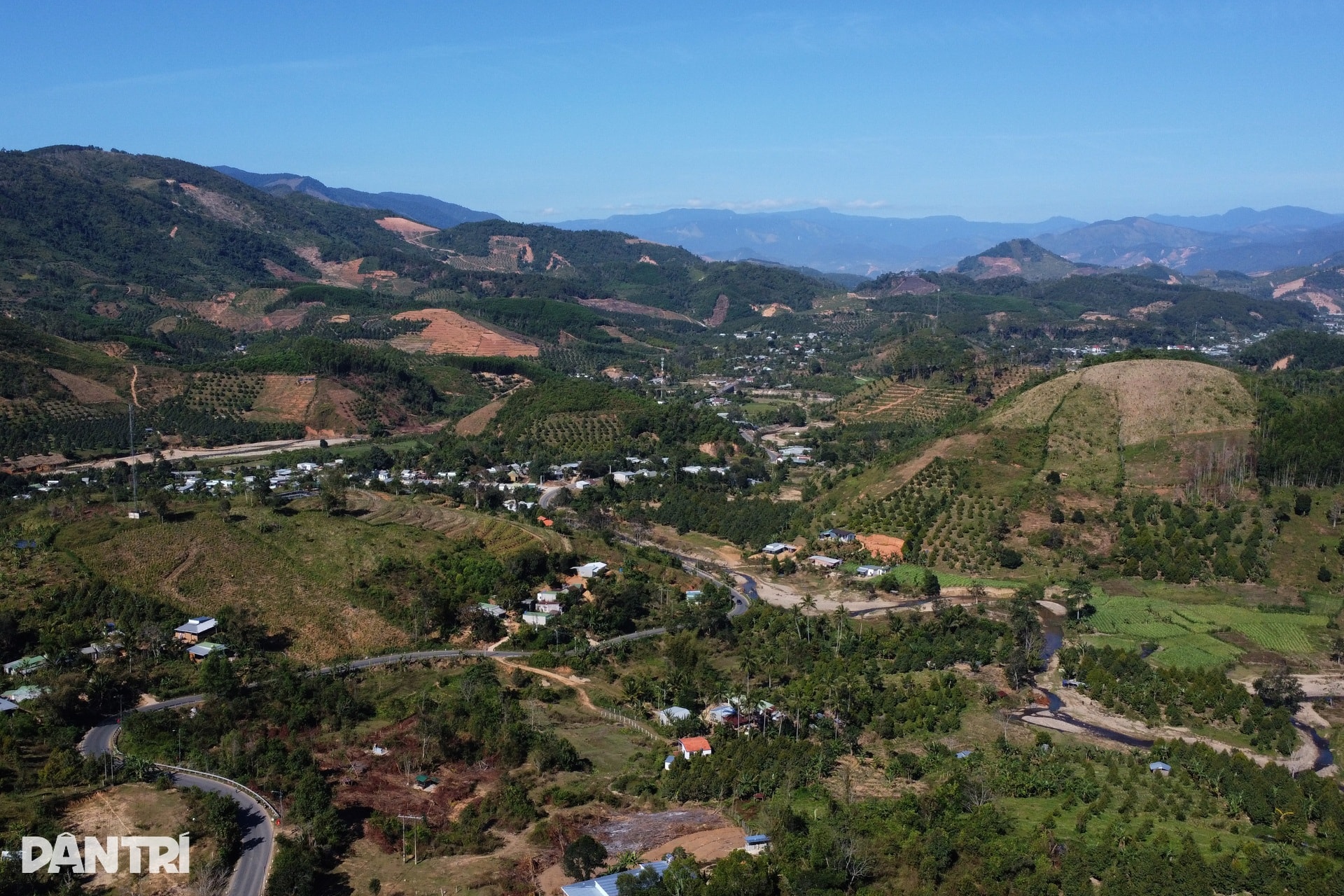 Được tặng 1 triệu đồng sắm Tết, người dân mừng lắm! - 8