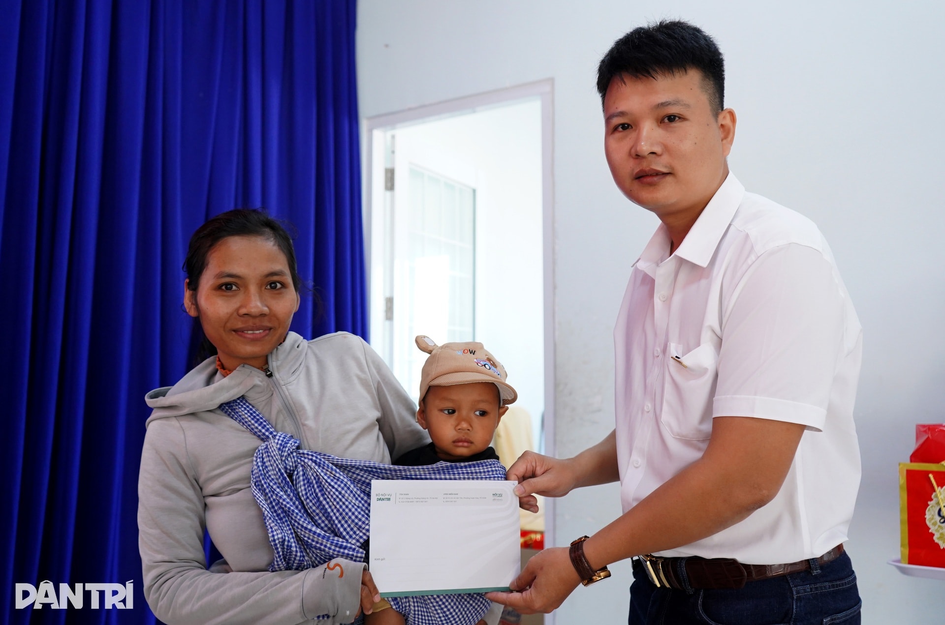 Được tặng 1 triệu đồng sắm Tết, người dân mừng lắm! - 3