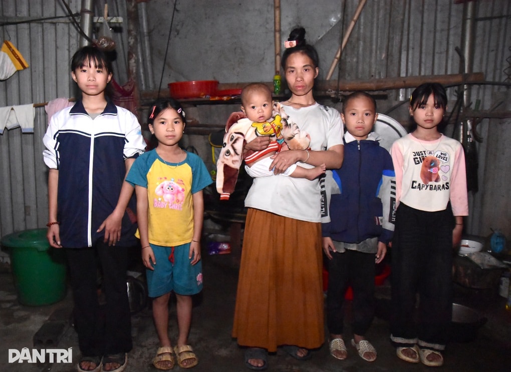 Vợ tâm thần, chồng cùng cực lo 6 con thơ đứt bữa - 4 Vợ tâm thần, chồng cùng cực lo 6 con thơ đứt bữa - 4