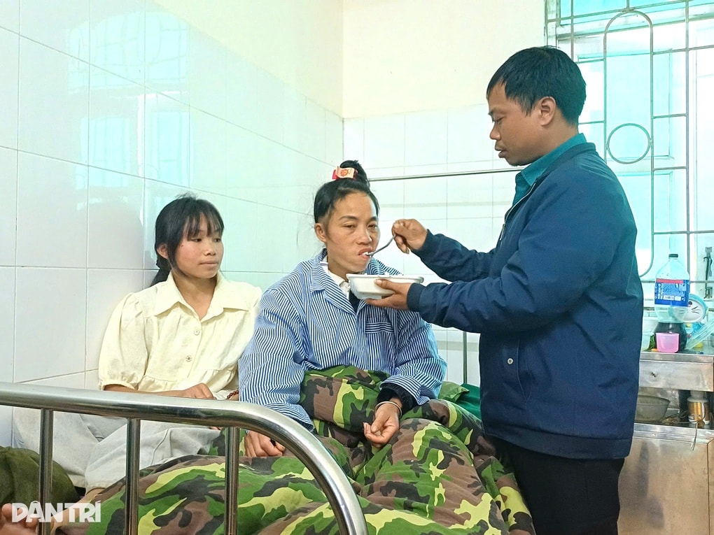 Vợ tâm thần, chồng cùng cực lo 6 con thơ đứt bữa - 2 Vợ tâm thần, chồng cùng cực lo 6 con thơ đứt bữa - 2