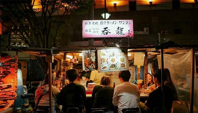 Các quán izakaya ở Nhật luôn kín khách ghé thăm mỗi tối. Ảnh: Euro News