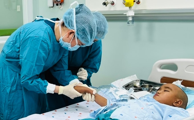 Bệnh nhi được ghép tế bào gốc tại Bệnh viện Nhi đồng 1. Ảnh: Bệnh viện cung cấp