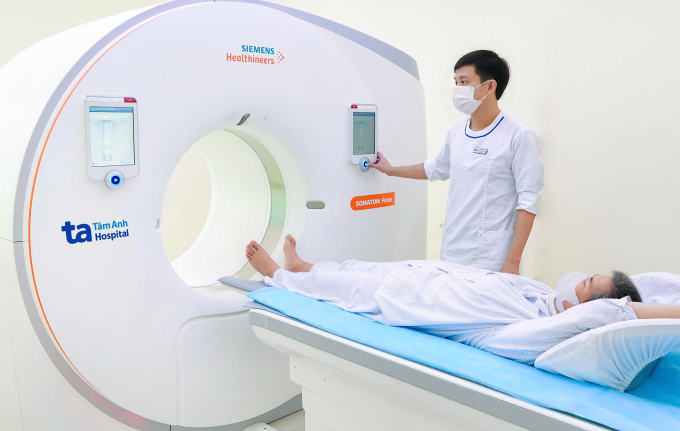 Anh Thắng chụp CT liều thấp với máy Somatom Force VB30 để theo dõi hậu phẫu. Ảnh: Bệnh viện Đa khoa Tâm Anh