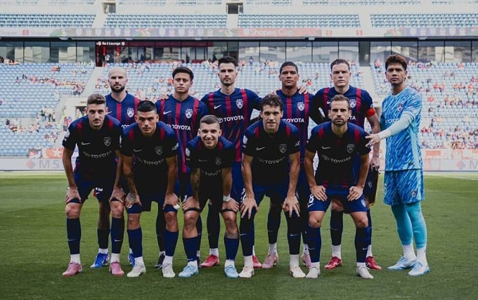 Cầu thủ nhập tịch Malaysia Joao Figueireido (hàng trên trái), Jon Irazabal (hàng trên thứ ba từ trái sang) và Hector Hevel (hàng dưới phải) thi đấu trong trận Johor Darul Tazim gặp Shan United ở lượt bốn bảng B Cup CLB Đông Nam Á 2025-2026, trên sân Sultan Ibrahim ở Johor, Malaysia ngày 29/1/2026. Ảnh: JDT