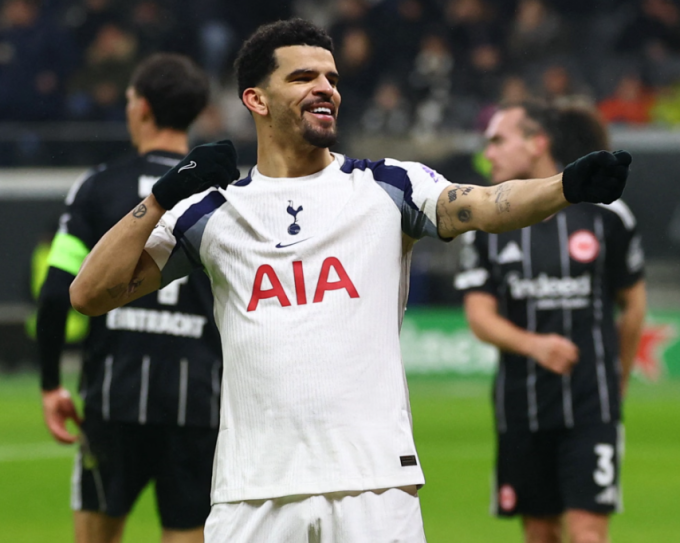 Tottenham cán đích thứ tư vòng bảng Champions League, nhưng chỉ đang đứng thứ 14 Ngoại hạng Anh. Ảnh: Reuters