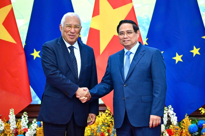 Chủ tịch Hội đồng châu Âu Antonio Costa (trái) và Thủ tướng Phạm Minh Chính trước khi hội kiến ngày 29/1. Ảnh: Giang Huy