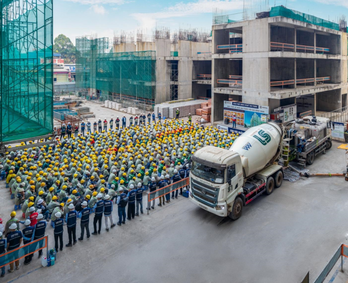 Hơn 700 công nhân làm việc mỗi ngày tại công trường dự án - Ảnh: Phát Đạt