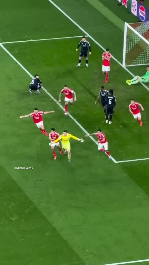 Mourinho: 'Arbeloa bảo tôi cứ ăn mừng thoải mái trước Real đi'