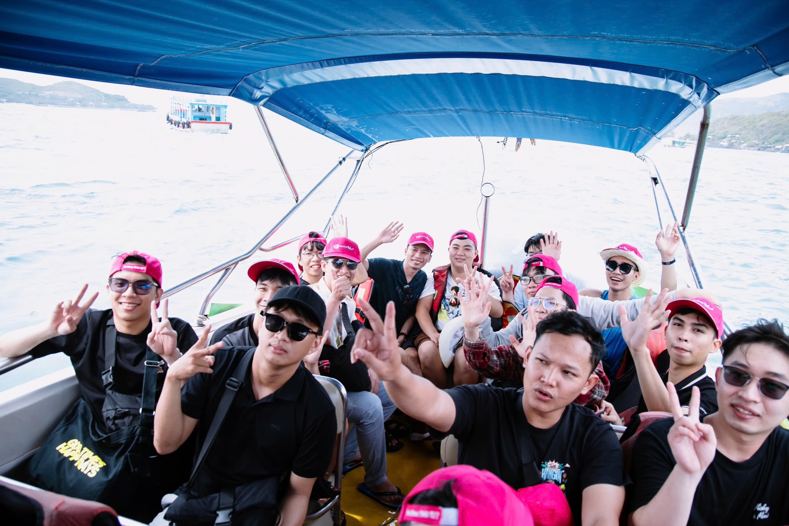 Mùng 1 Tết, khách du lịch ồ ạt khởi hành du xuân trong và ngoài nước- Ảnh 2. Mùng 1 Tết, khách du lịch ồ ạt khởi hành du xuân trong và ngoài nước- Ảnh 2.