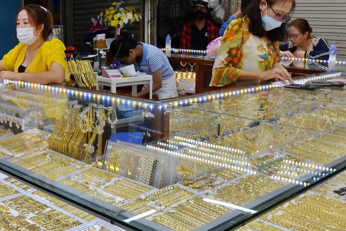 Giá vàng hôm nay 29-1: Tăng vọt gần 300 USD/ounce, lập đỉnh lịch sử mới - Ảnh 1.