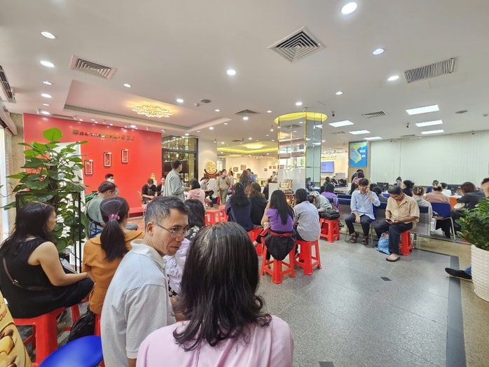 Giá bạc hôm nay 29 - 1: Tăng mạnh hơn 50 % trong một tháng , người dân xếp hàng mua - Ảnh 2. Giá bạc hôm nay 29 - 1: Tăng mạnh hơn 50 % trong một tháng , người dân xếp hàng mua - Ảnh 2.