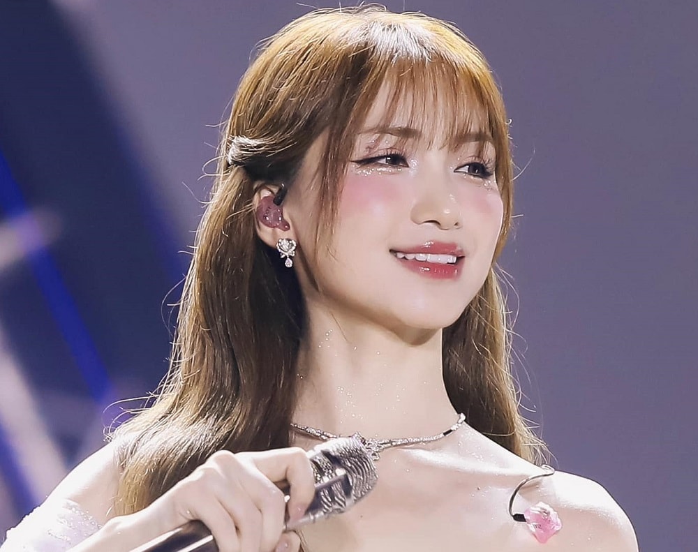 Hoà Minzy lên tiếng về màn nhận giải sau khi bị chỉ trích ''kém duyên''.