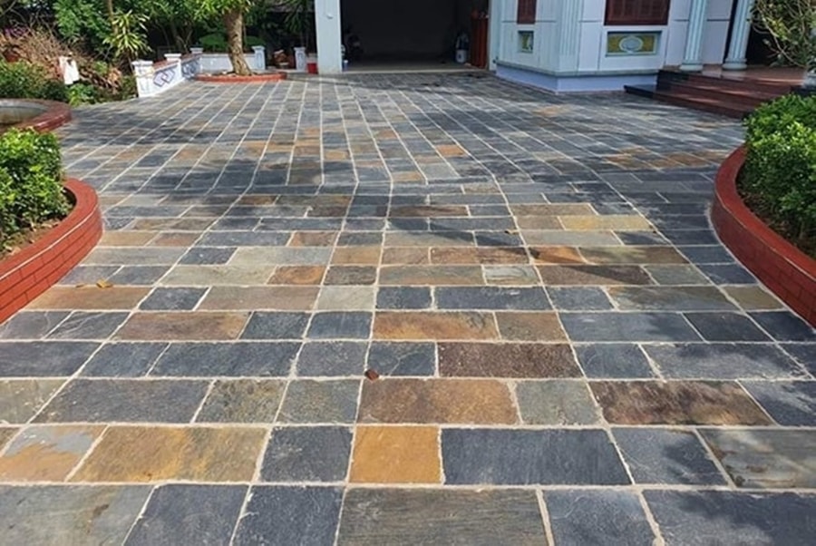 Đá lát sân vườn biệt thự cần có độ cứng cao. (Ảnh: Topmatstore)