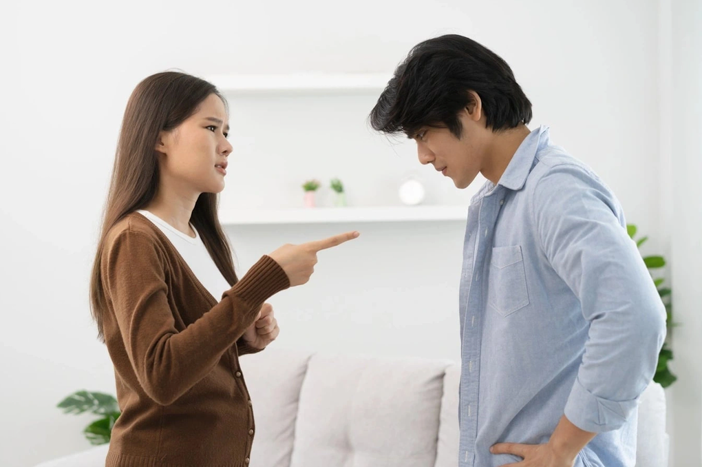 Ly hôn rồi tôi vẫn khổ vì sự đeo bám, ghen tuông của vợ cũ - 1 Ly hôn rồi tôi vẫn khổ vì sự đeo bám, ghen tuông của vợ cũ - 1