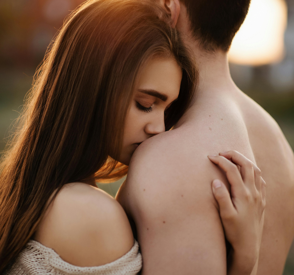 Sau tiệc tất niên, tôi đã “đi hoang” cùng đồng nghiệp kém tuổi - 1