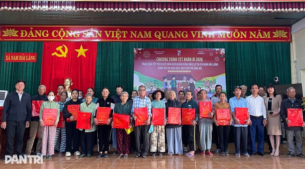 Bạn đọc Dân trí mang niềm vui Tết đến đồng bào vùng lũ Quảng Trị - 8 Bạn đọc Dân trí mang niềm vui Tết đến đồng bào vùng lũ Quảng Trị - 8