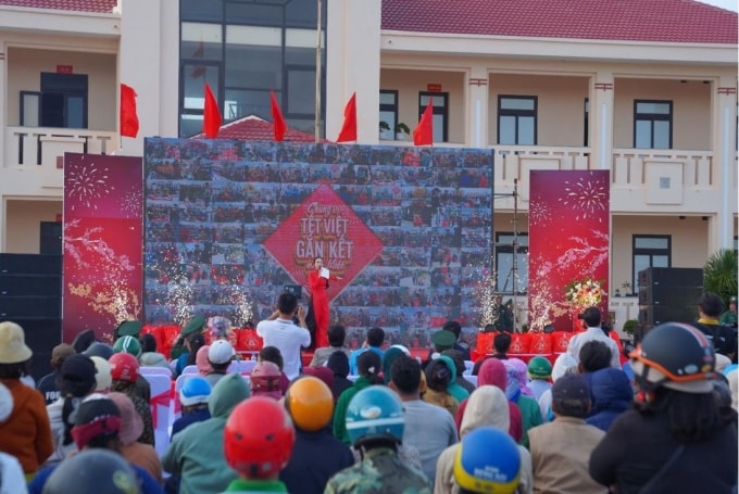 Khoảnh khắc công bố hoạt động gắn kết cộng đồng Chung Vị Tết Việt của chiến dịch. Ảnh: Sabeco